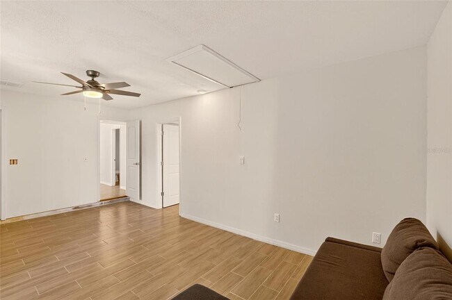 Building Photo - 15047 Woodbury Rd