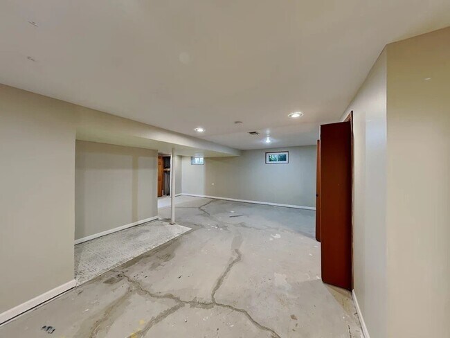 Building Photo - 8260 Bromley St