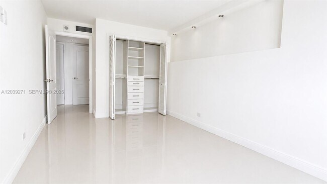 Building Photo - 6039 Collins Ave