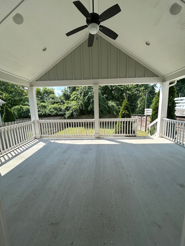 Building Photo - Stunning Home in Melrose 12 South Area...D...
