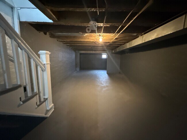 Building Photo - Three Bedroom Home In Baltimore City