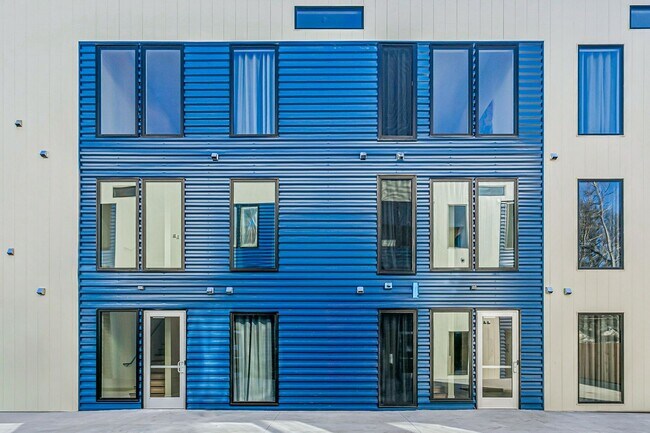 Building Photo - MOVE IN SPECIAL: MOVE IN BY APRIL 1, GET $1000 credit towards rent and/or monthly fees!