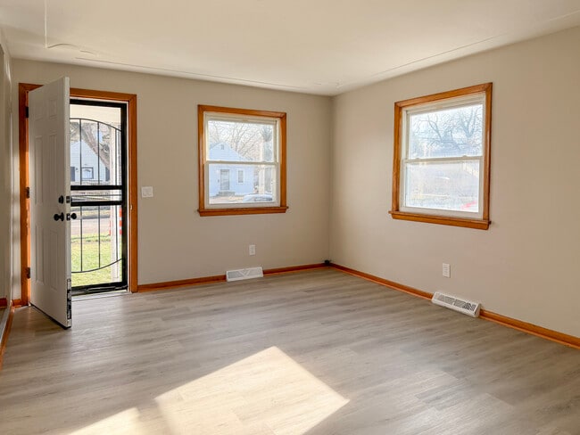 Building Photo - 1612 Maine