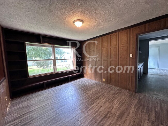 Building Photo - 106 Wisconsin-