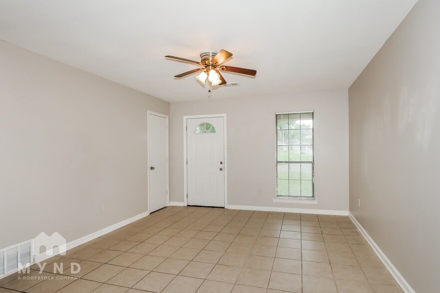 Building Photo - 10571 Chateau Dr