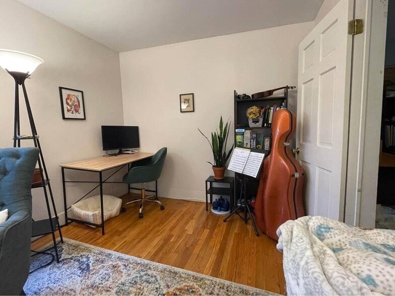 Building Photo - 403 Hector St