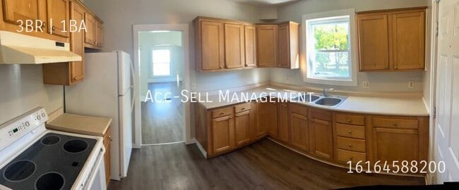 Building Photo - 956 Adams St SE