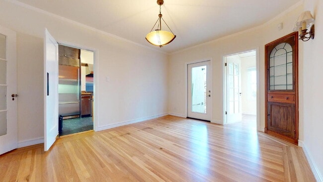 Building Photo - San Francisco Living at Its Finest