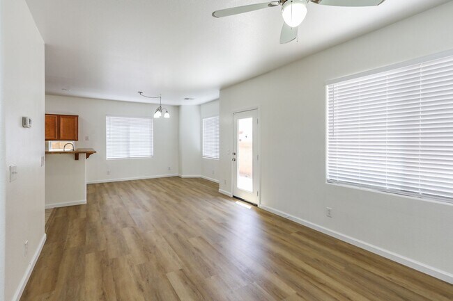 Building Photo - 3 Bedroom And Loft Southwest Gated Communi...