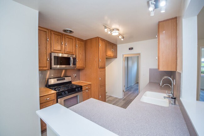 Building Photo - Beautiful 4 Bedroom Home in Garden Grove