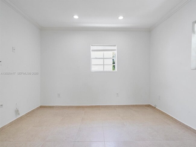 Building Photo - 731 Sistina Ave