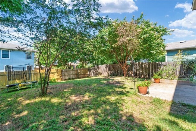 Building Photo - 7417 Elk Pass Dr