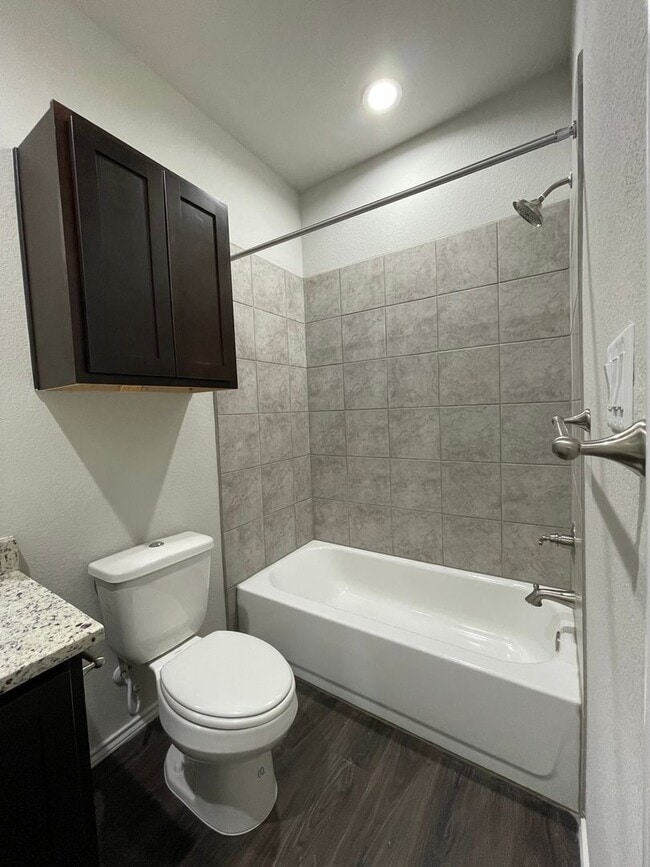 Building Photo - TOWNHOME FOR RENT