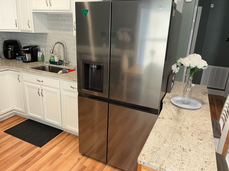 Building Photo - Room in House on Morgantown Rd