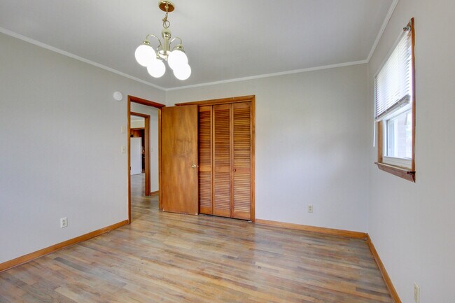 Building Photo - 104 W McReynolds Dr