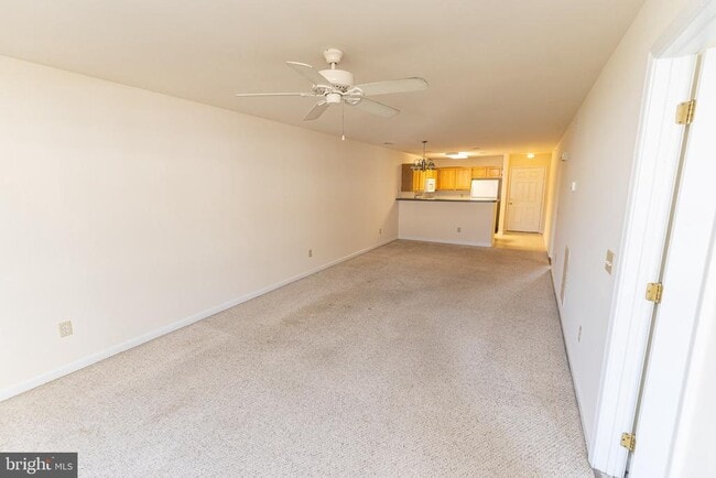 Building Photo - 3500 Sanibel Cir
