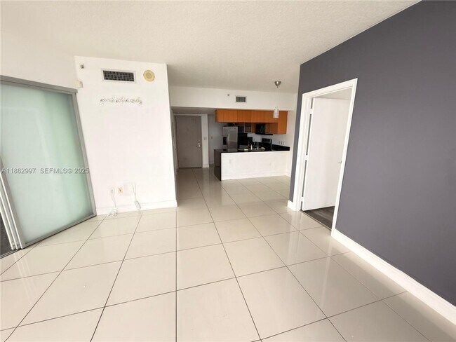 Building Photo - 1750 N Bayshore Dr