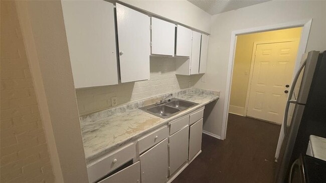 Building Photo - 8210 Sam Rayburn Dr