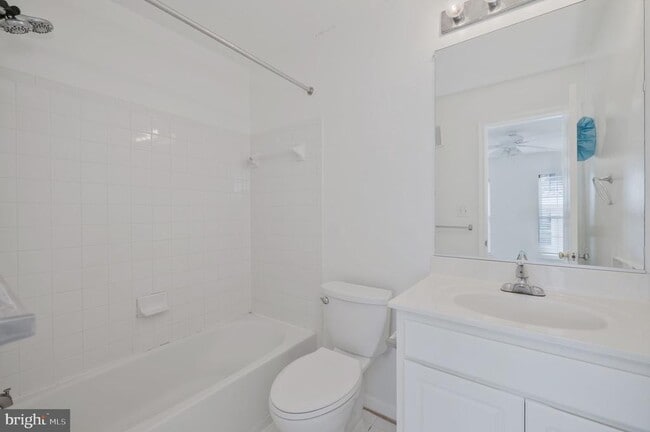 Building Photo - 5108 English Terrace