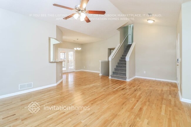 Building Photo - 2649 Lake Park Bend