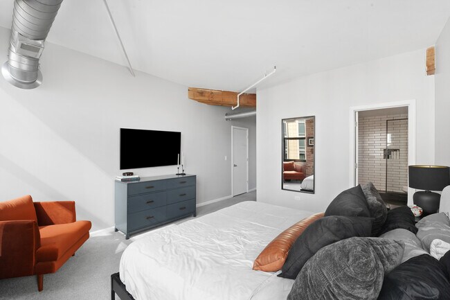 Building Photo - 520 W Huron St