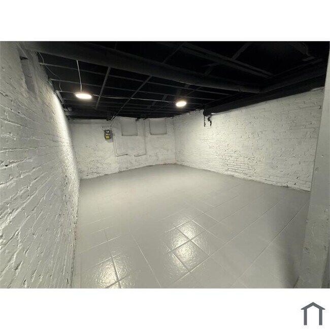 Building Photo - 3 Bedroom in 21218