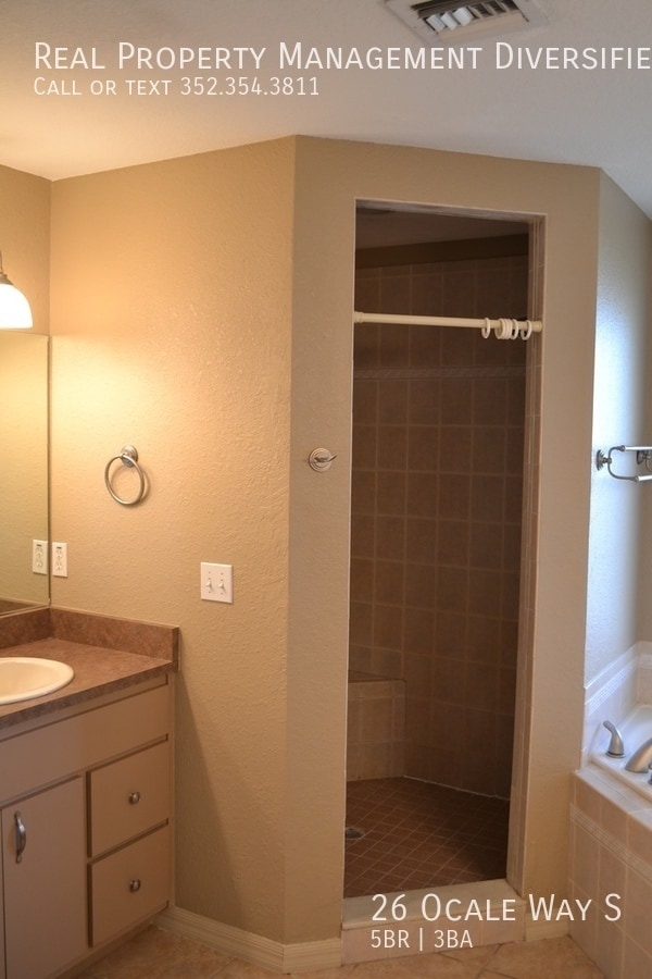 Building Photo - 26 Ocale Way S