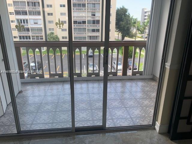 Building Photo - 901 NE 14th Ave