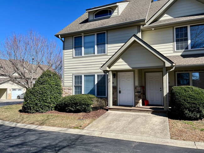 Building Photo - 3-Bed, 3-Full Bath, End Unit, 1-Car Garage!