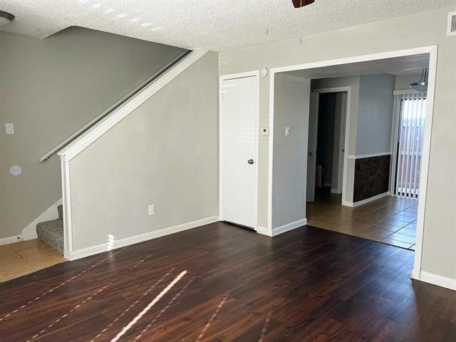 Building Photo - 514 E Belt Line Rd