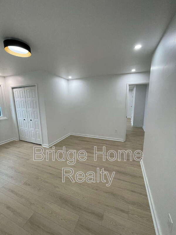Building Photo - 107 Shoup St
