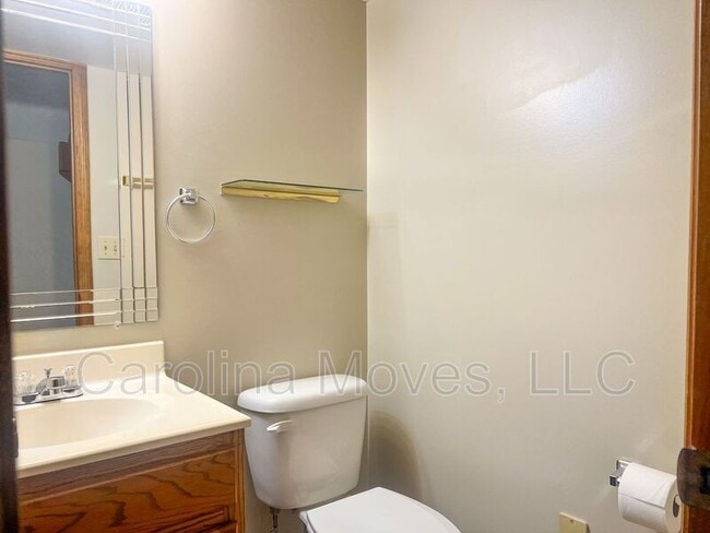 Building Photo - 214 Brookside Dr