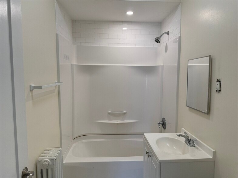 Building Photo - 21 Sydney St