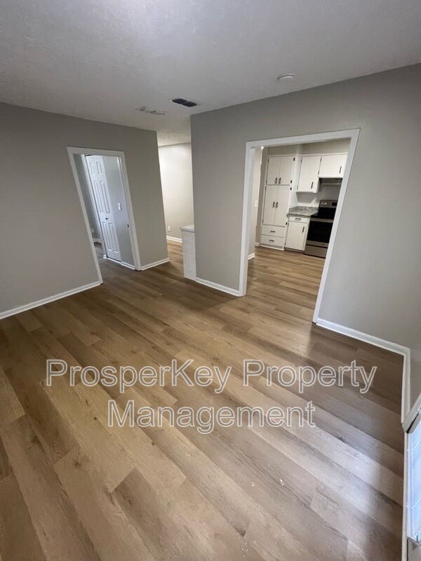 Building Photo - 945 Celia Dr