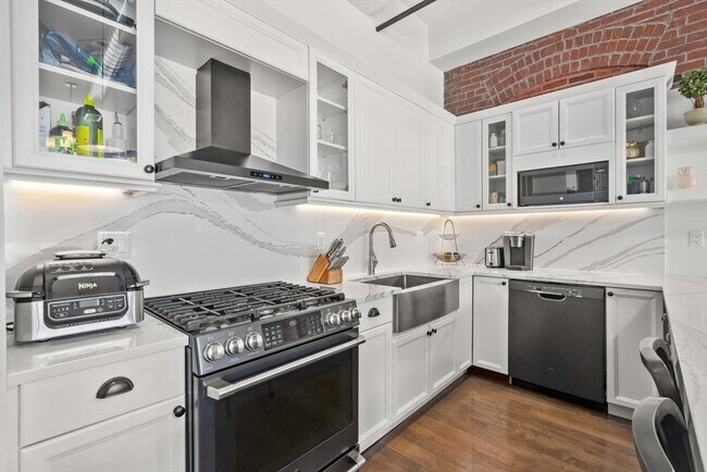 Building Photo - 21 Wormwood St