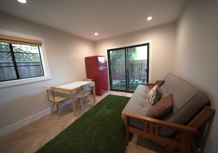 Living Room - 5800 Hillview Park Ave