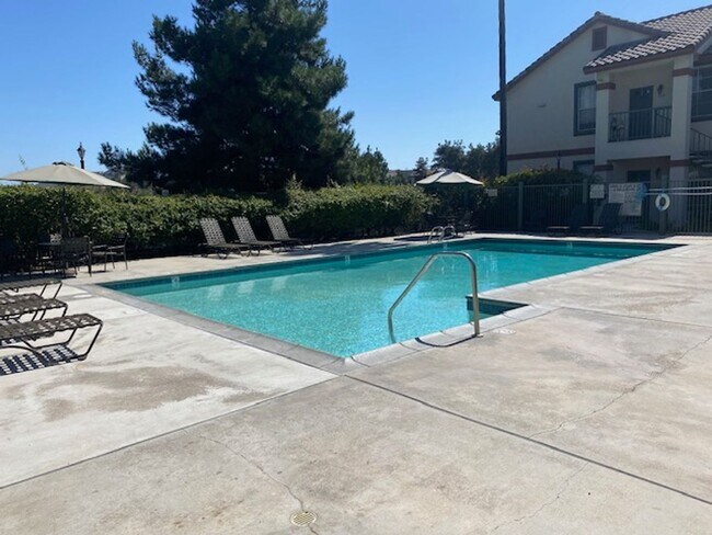 Building Photo - Wonderful Condo in Sabre Hills