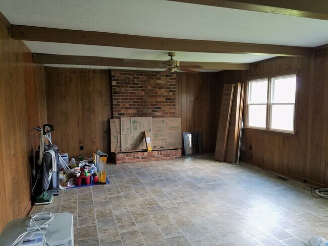 Building Photo - Brick ranch in Colonial Heights for rent.