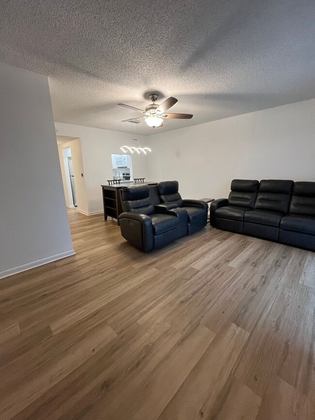 Building Photo - Newly Renovated 1/1 in Poppleton Creek--Partially furnished