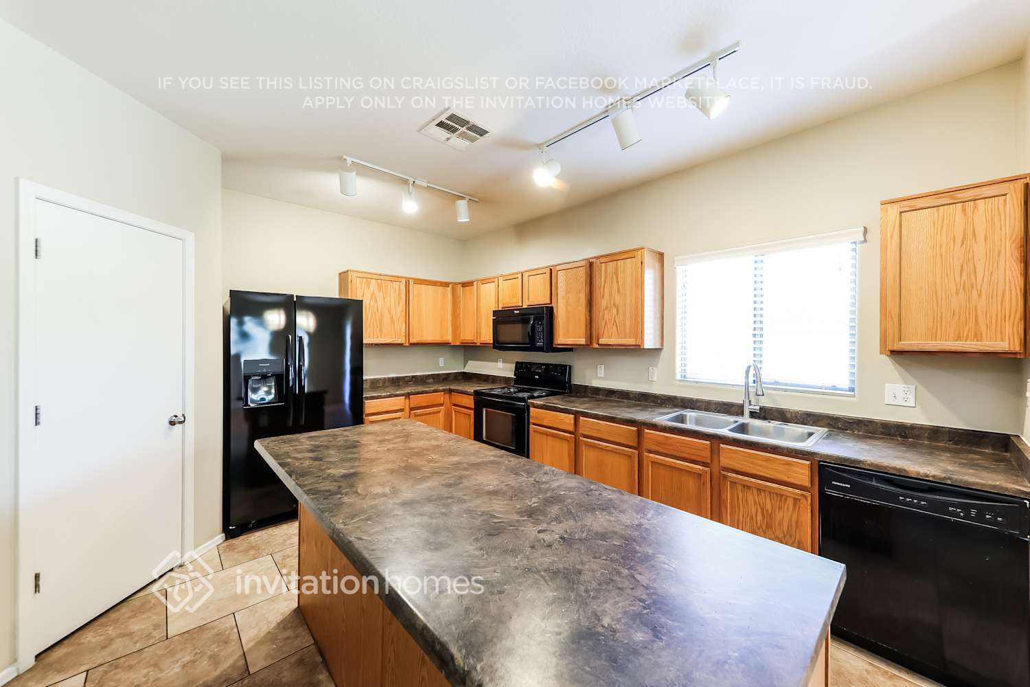 Building Photo - 35920 W Velazquez Dr