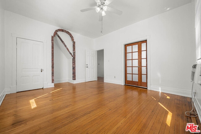 Building Photo - 1223 W 23rd St