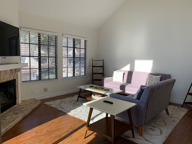 Building Photo - 407 Shoreview Dr