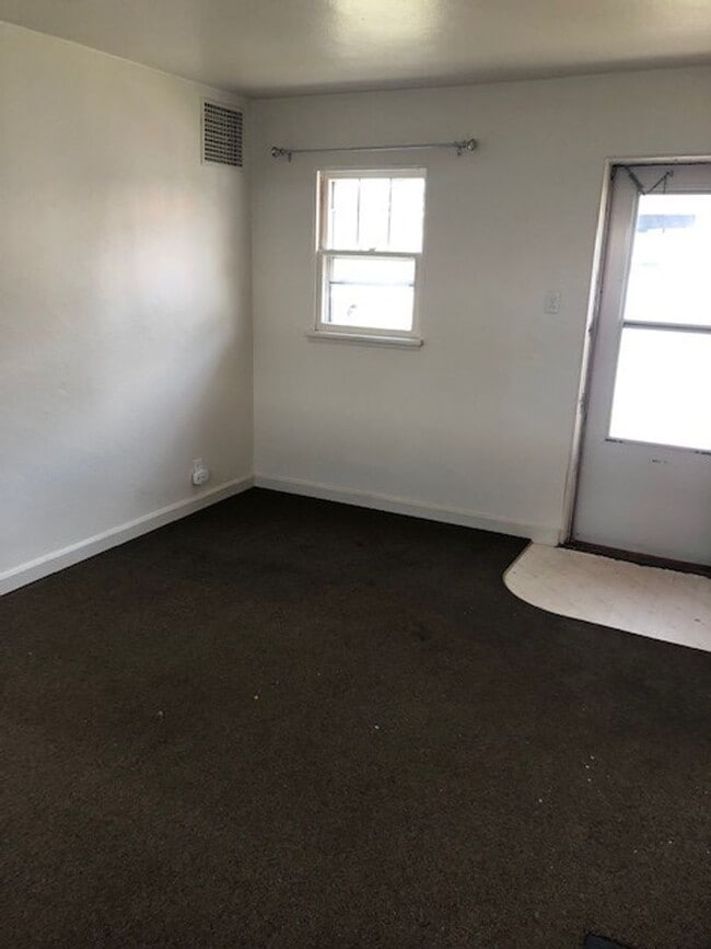 Building Photo - 417 S 2nd St