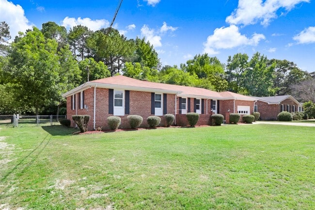Building Photo - 302 Cedar Rd