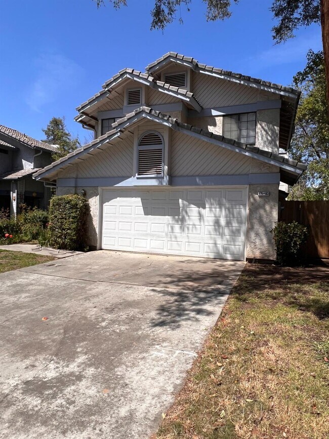 Building Photo - 479 E Alluvial Ave