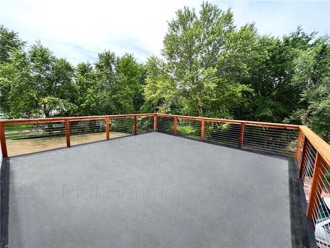 Building Photo - 610 N 6th St