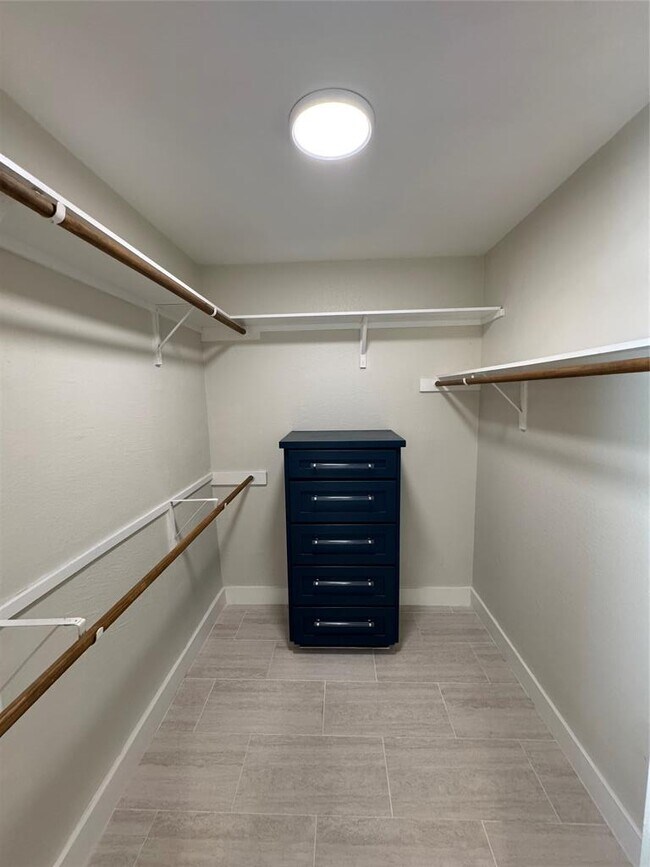 Building Photo - 9908 Willers Way