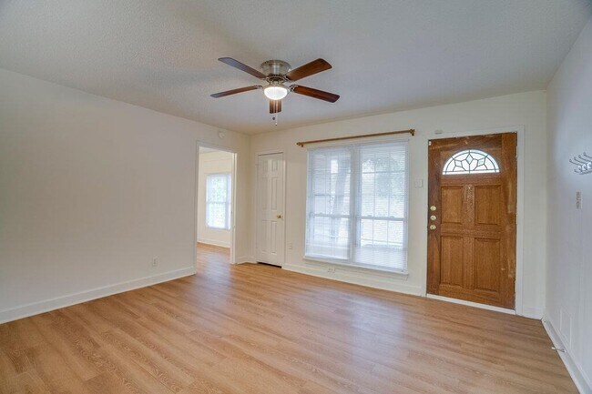 Building Photo - 509 Treys Way