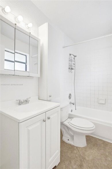 Building Photo - 2120-2122 Thomas Street Unit 2122