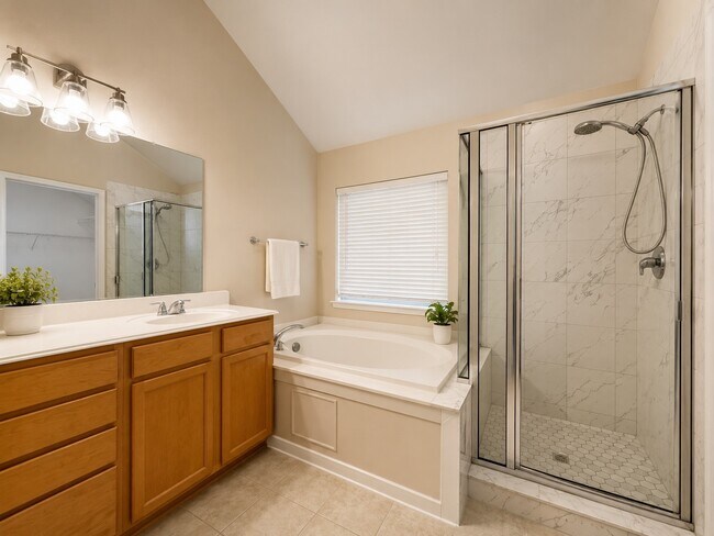 Building Photo - 3011 Sunchase Ct
